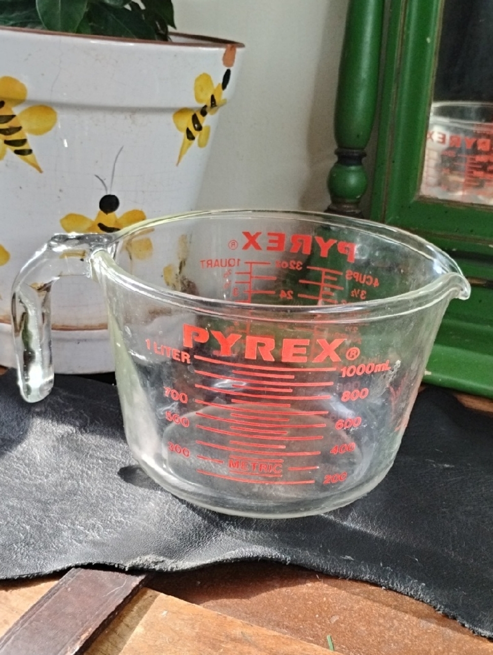 Pyrex Clear Glass Measuring Cup with Red Scale - Picture 1 of 6